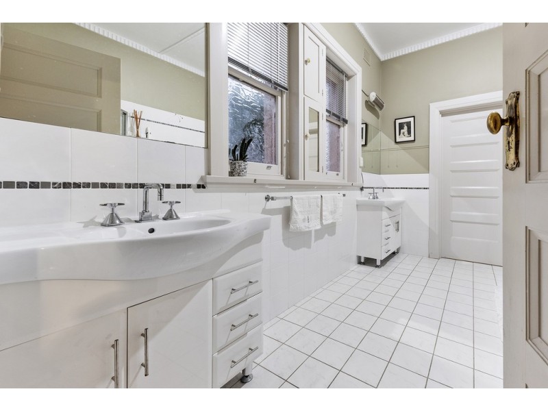 25 Thirteenth Street, Renmark SA 5341