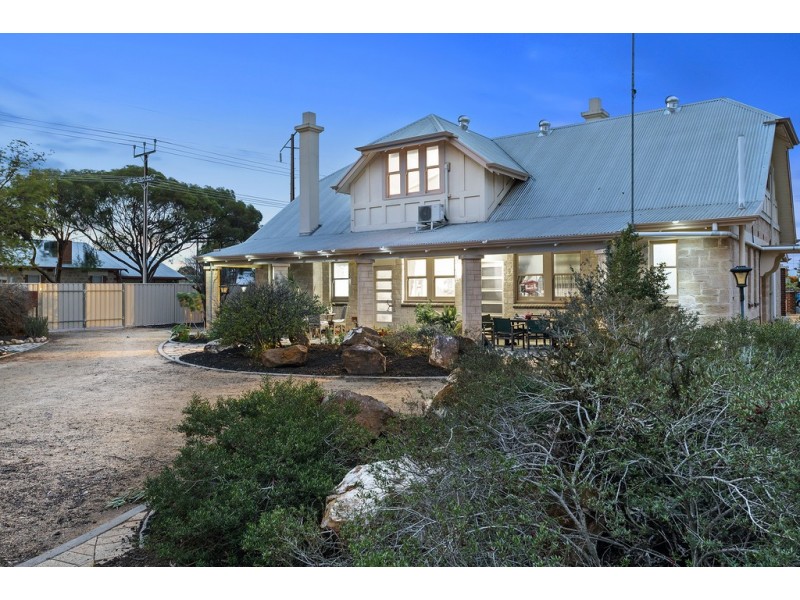 25 Thirteenth Street, Renmark SA 5341