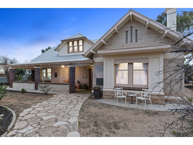 25 Thirteenth Street, Renmark SA 5341