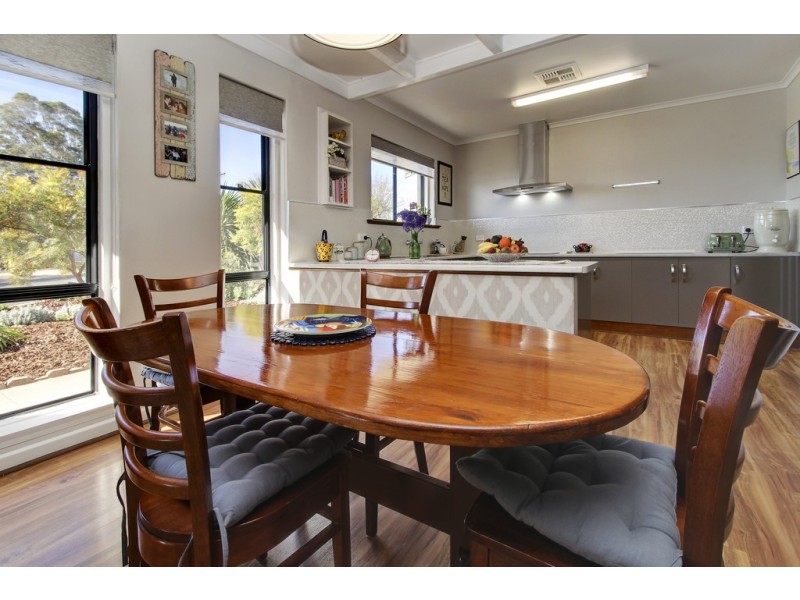 15 Hilltop Drive, Loxton SA 5333