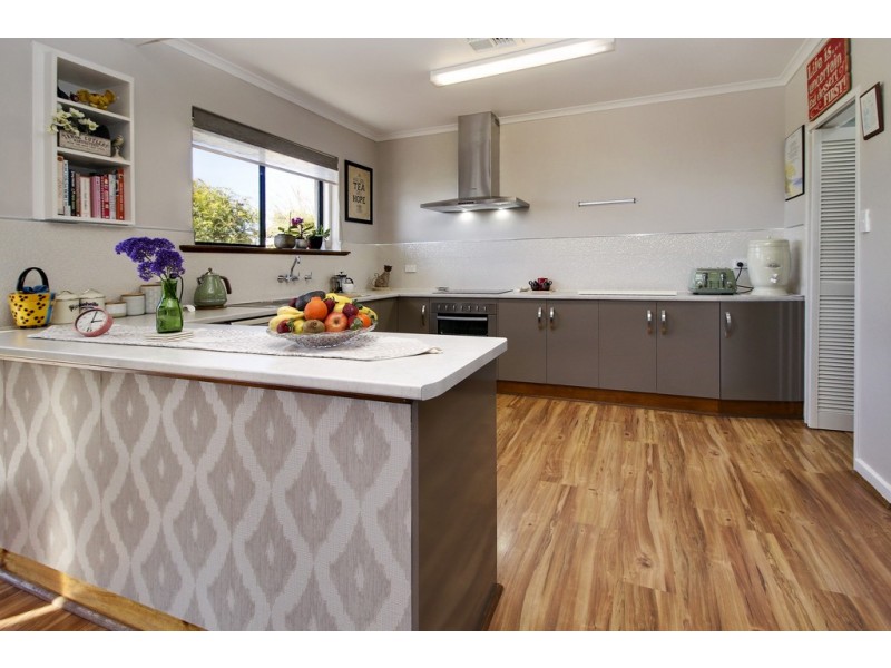 15 Hilltop Drive, Loxton SA 5333