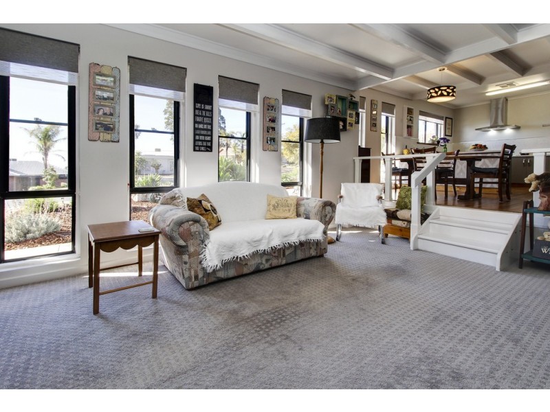 15 Hilltop Drive, Loxton SA 5333