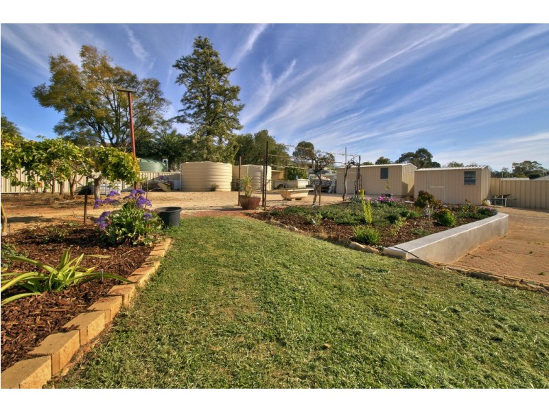 15 Hilltop Drive, Loxton SA 5333