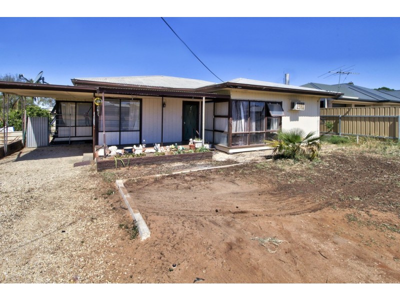 39 First Street, Loxton SA 5333