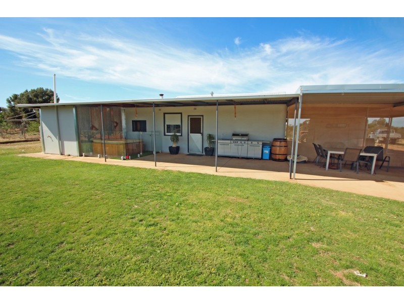 218 West Road, Glossop SA 5344