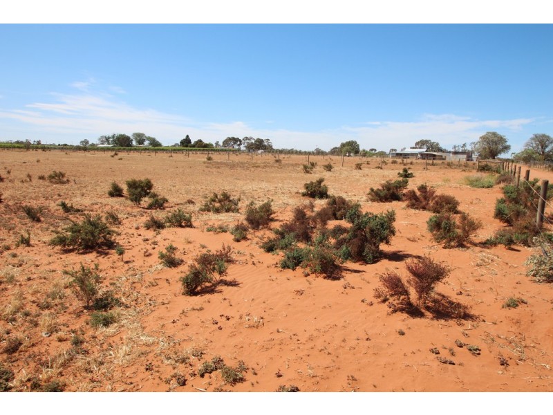 218 West Road, Glossop SA 5344