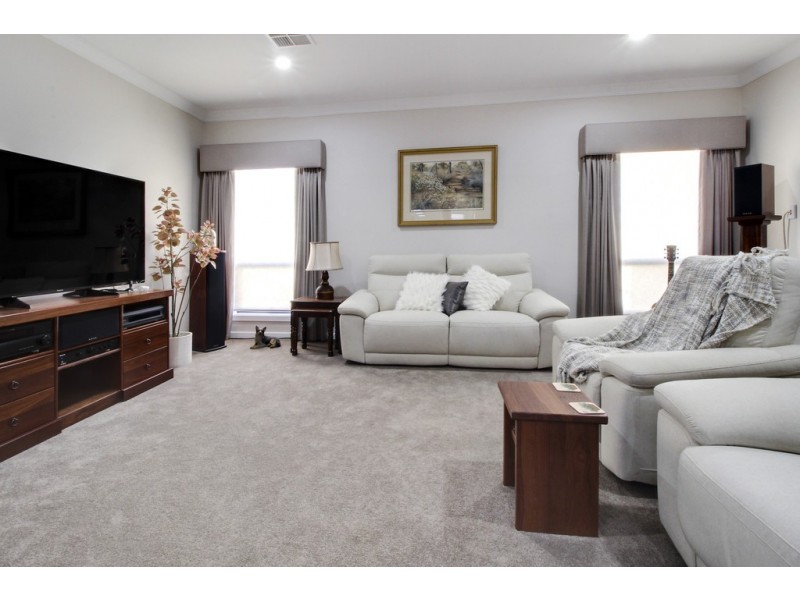 8 Eyre Street, Loxton SA 5333