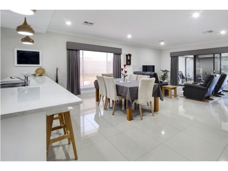 8 Eyre Street, Loxton SA 5333