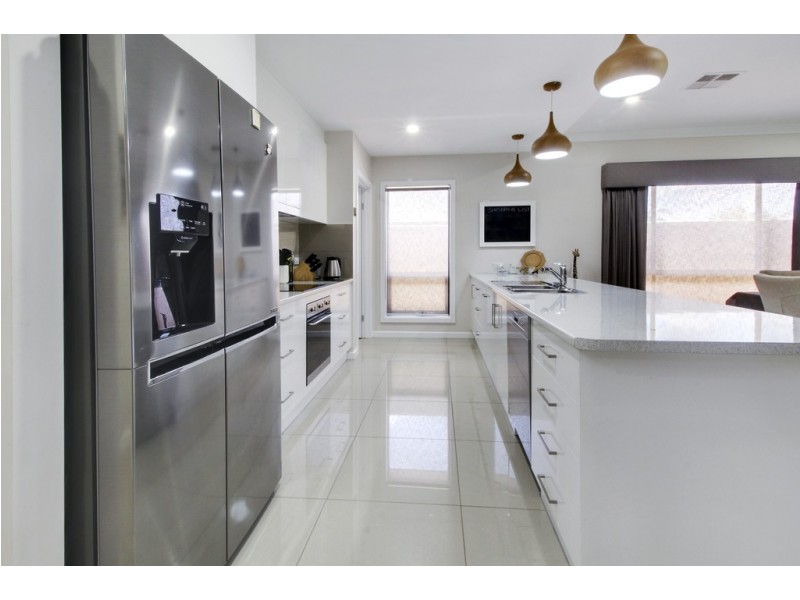 8 Eyre Street, Loxton SA 5333