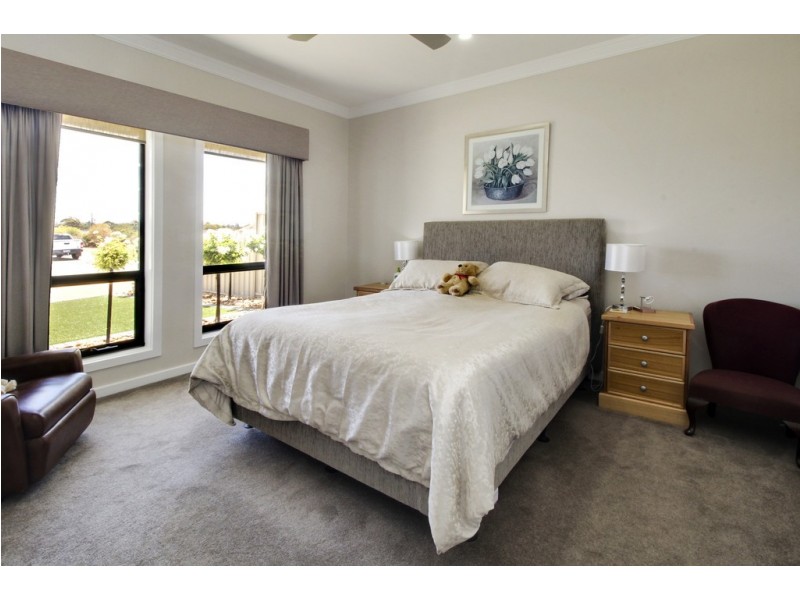 8 Eyre Street, Loxton SA 5333