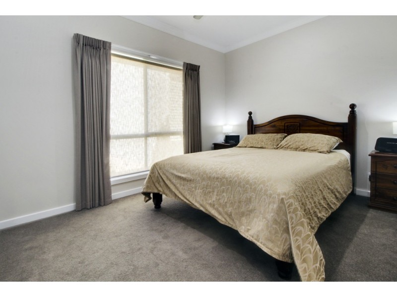 8 Eyre Street, Loxton SA 5333