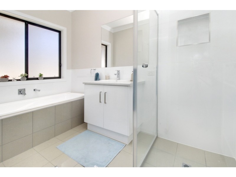 8 Eyre Street, Loxton SA 5333