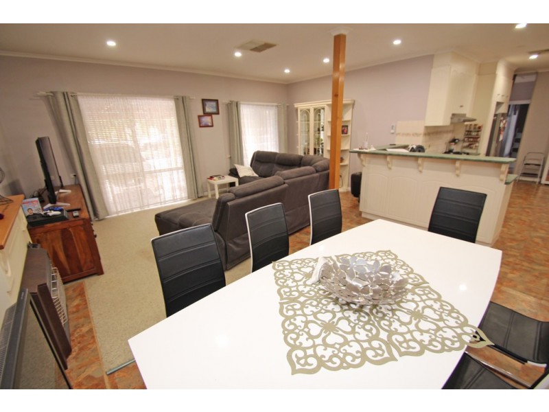 25 Sixteenth Street, Renmark SA 5341