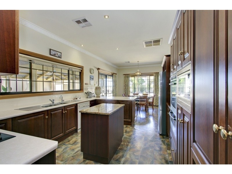 244 Katarapko Crescent, Winkie SA 5343