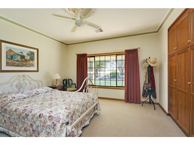 244 Katarapko Crescent, Winkie SA 5343