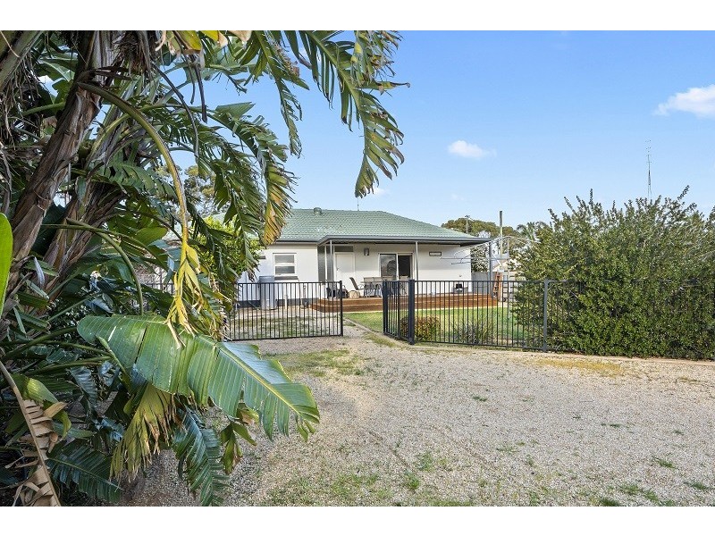 16 Macgillivray Street, Barmera SA 5345