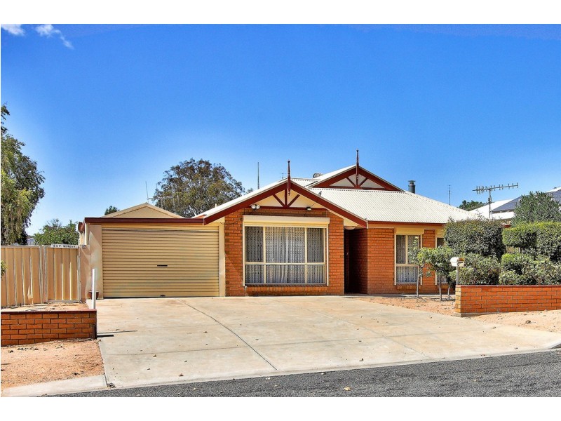 9 Sturt Street, Barmera SA 5345