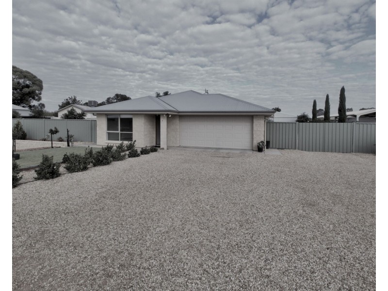 8 Wilson Parade, Lyrup SA 5343