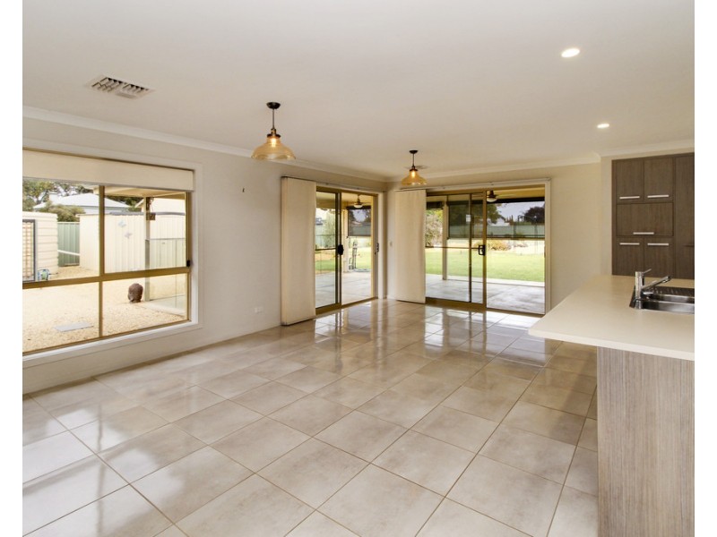 8 Wilson Parade, Lyrup SA 5343