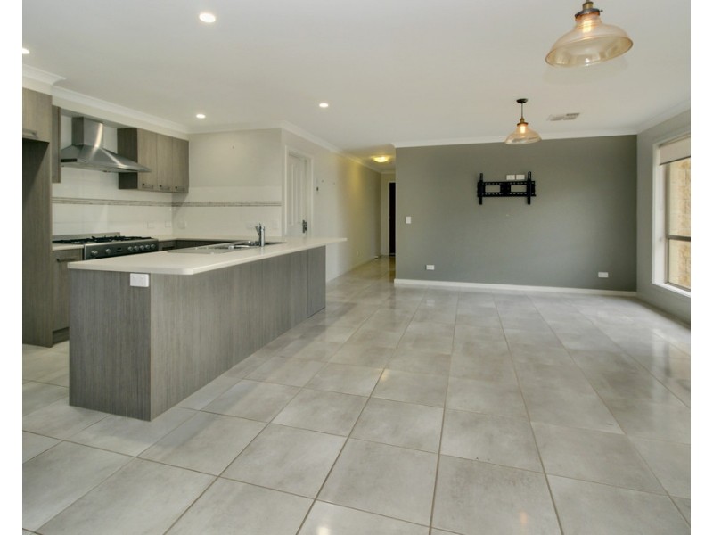 8 Wilson Parade, Lyrup SA 5343