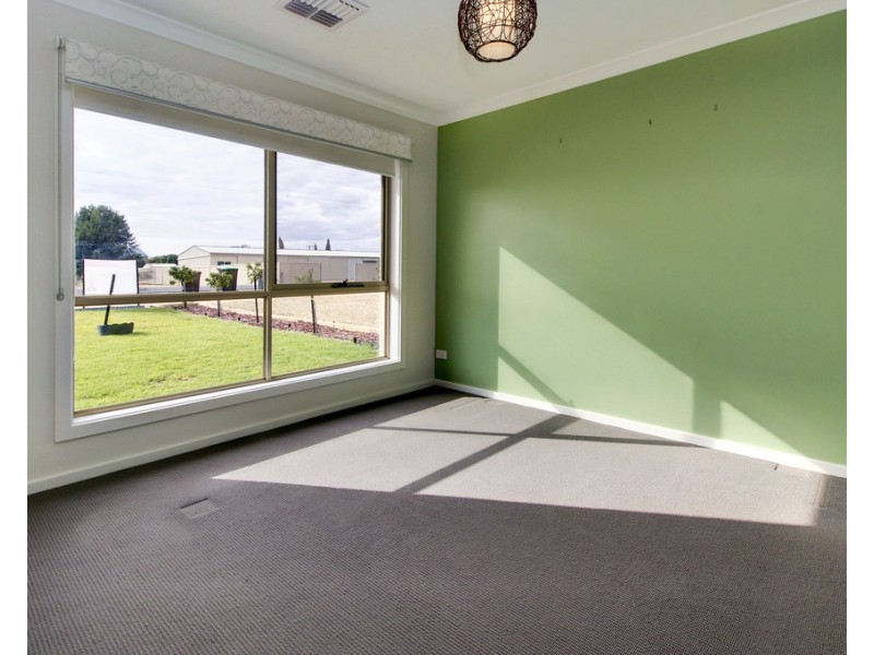 8 Wilson Parade, Lyrup SA 5343