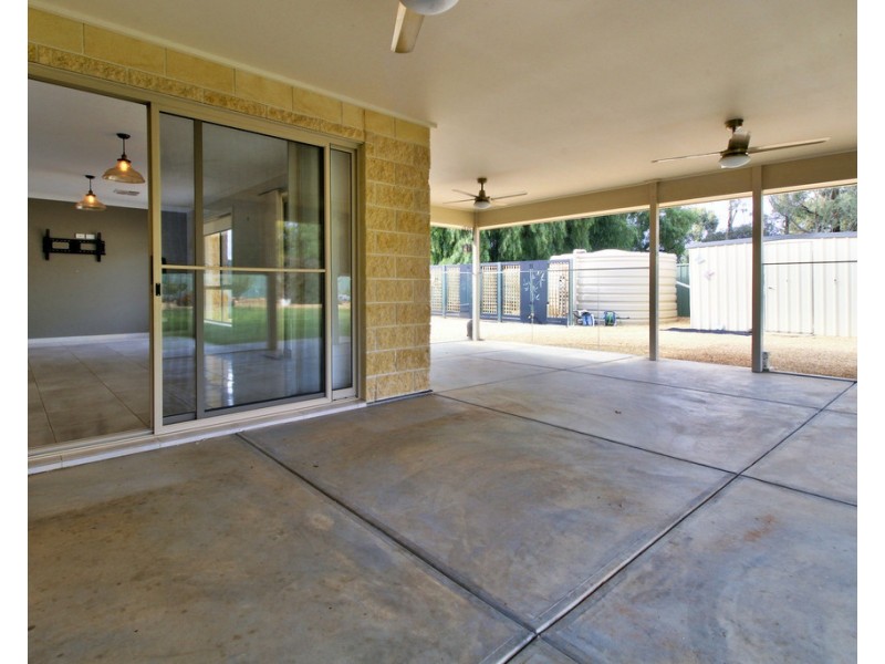 8 Wilson Parade, Lyrup SA 5343