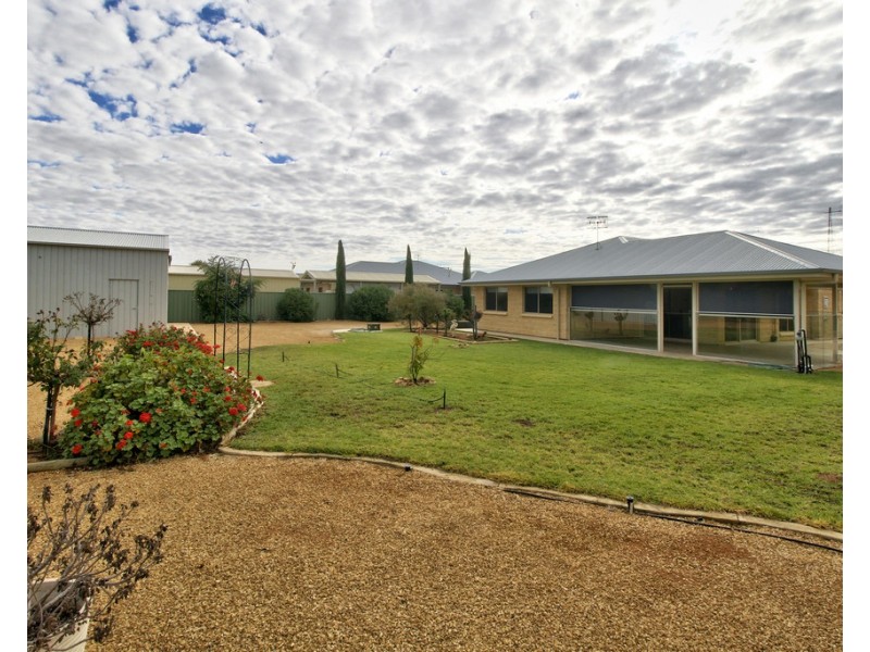 8 Wilson Parade, Lyrup SA 5343