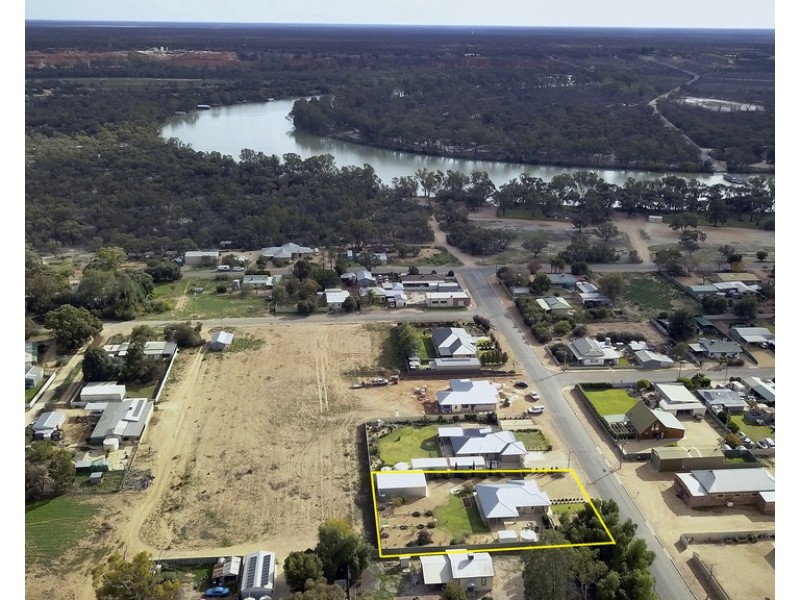 8 Wilson Parade, Lyrup SA 5343
