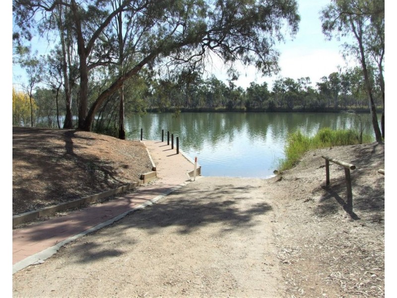 8 Wilson Parade, Lyrup SA 5343