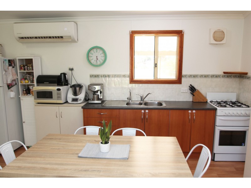 9 Downer Avenue, Lyrup SA 5343