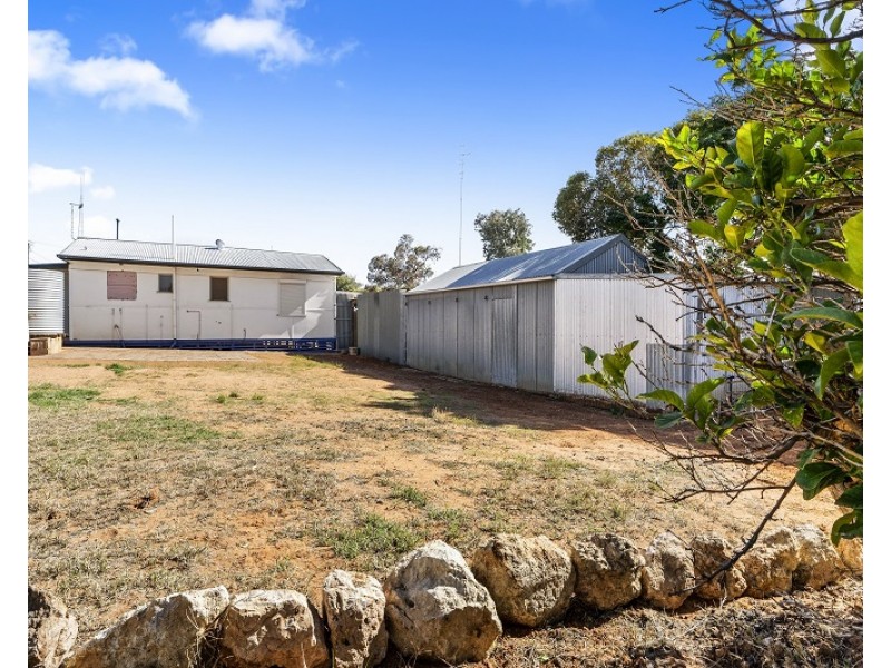 4 Nicol Crescent, Waikerie SA 5330