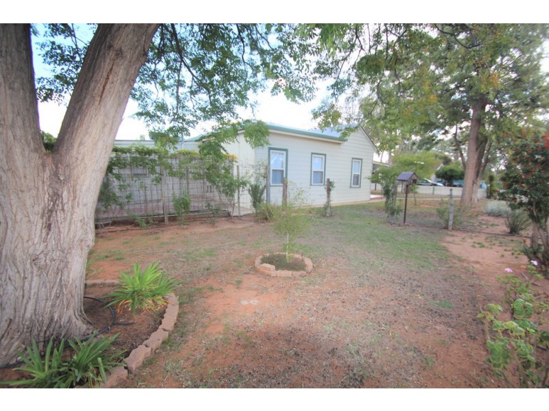 5 TOLARNO STREET, Renmark SA 5341