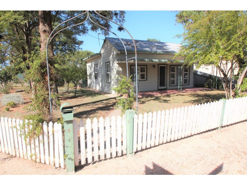 5 TOLARNO STREET, Renmark SA 5341