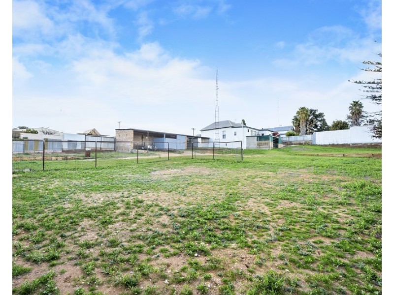 6 Third Street, Morgan SA 5320