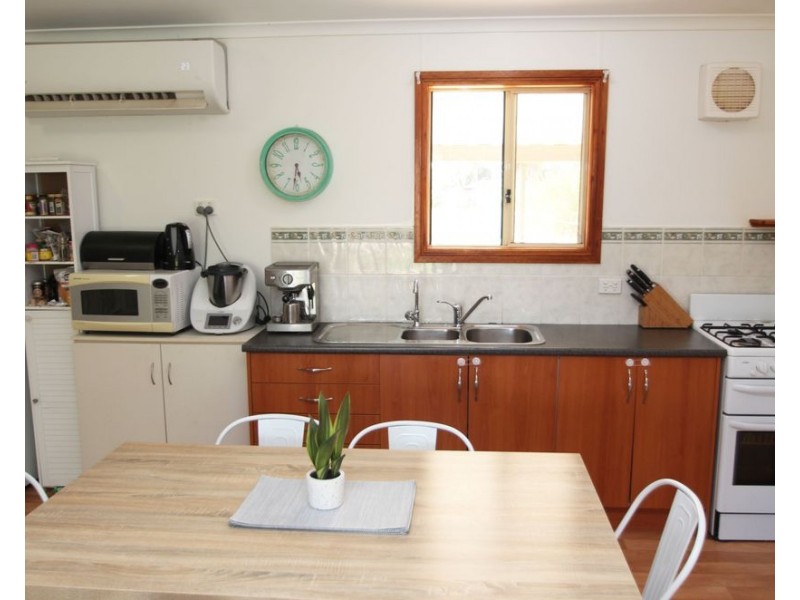 9 DOWNER AVENUE, Lyrup SA 5343