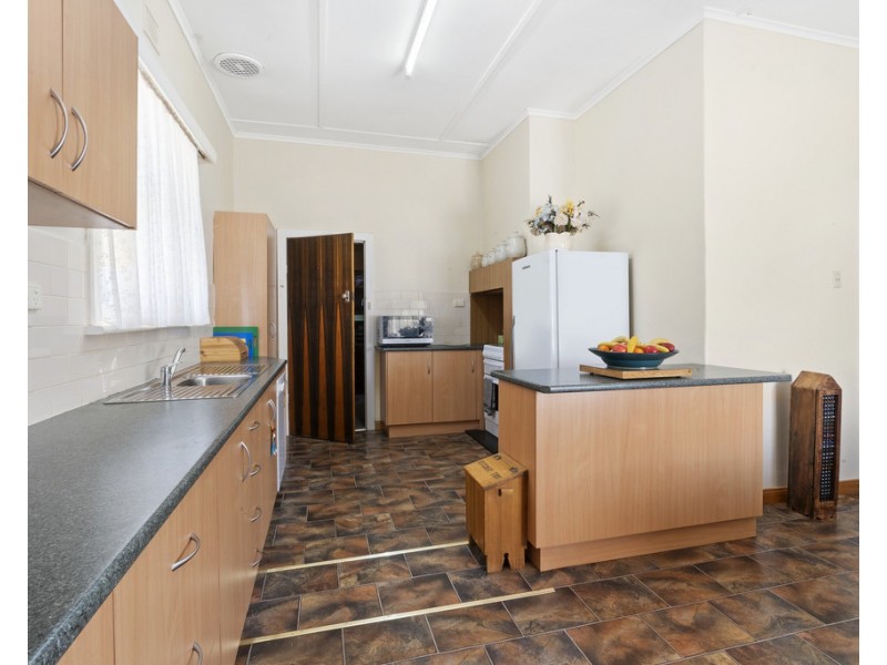 27 First Street, Loxton SA 5333