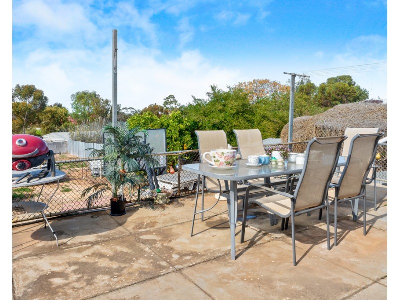 27 First Street, Loxton SA 5333
