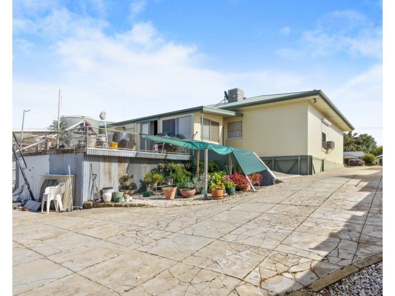 27 First Street, Loxton SA 5333