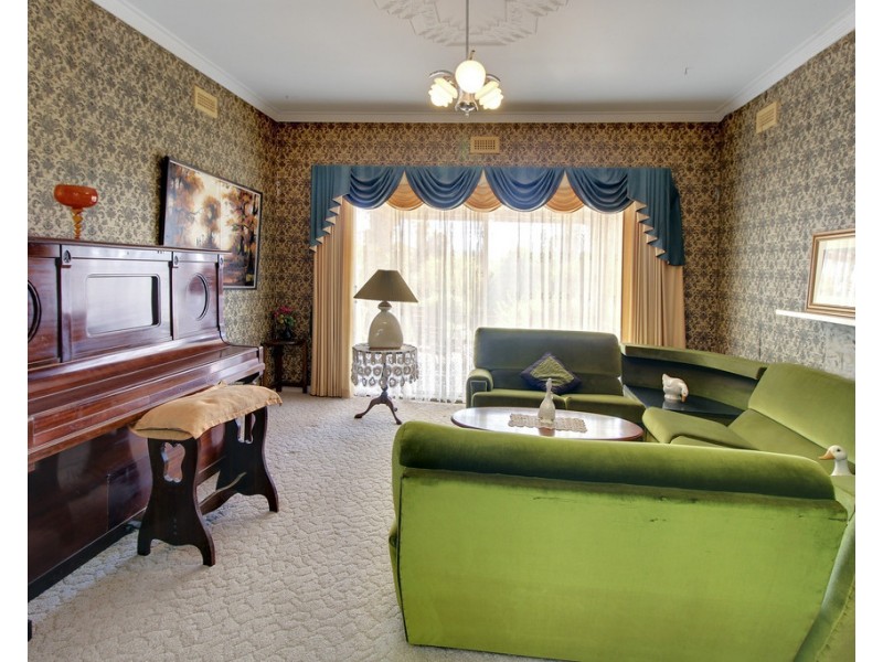 77 Casson Avenue, Loxton SA 5333