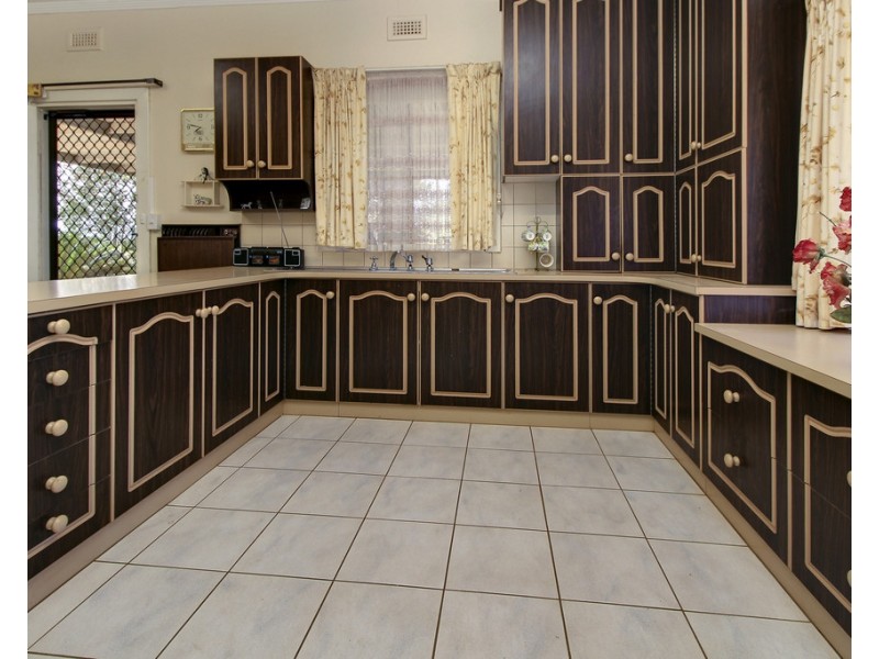 77 Casson Avenue, Loxton SA 5333