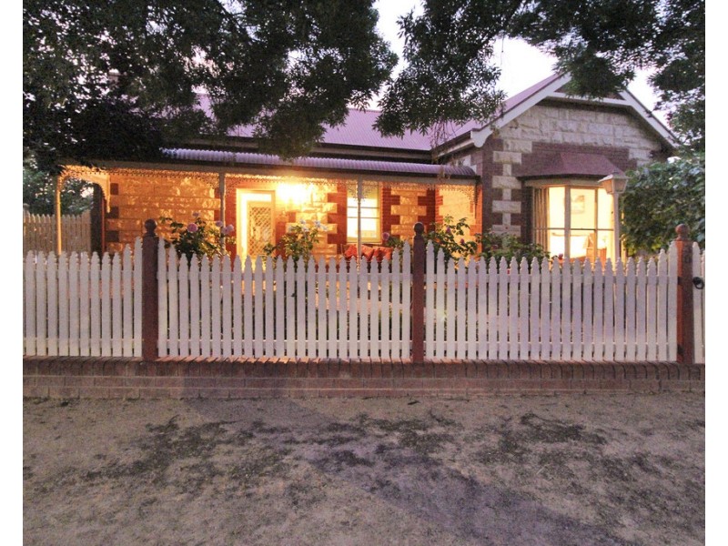 30 Third Street, Loxton SA 5333