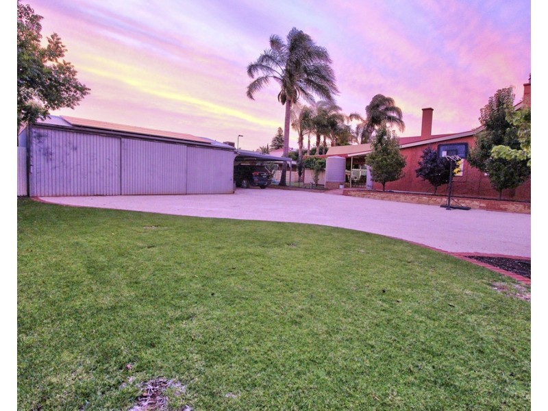 30 Third Street, Loxton SA 5333
