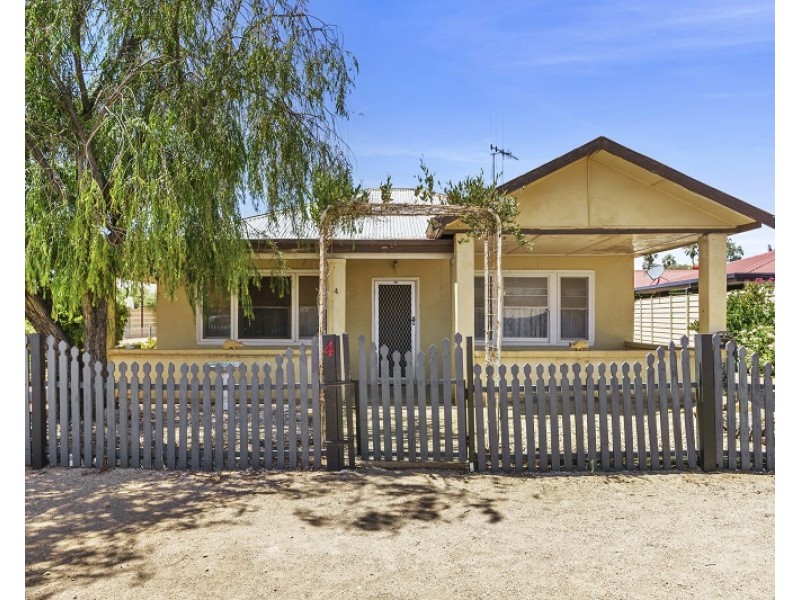 4 Woodhouse Crescent, Glossop SA 5344