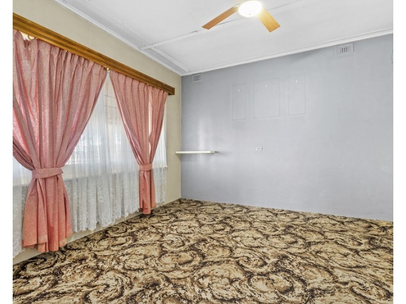 4 Woodhouse Crescent, Glossop SA 5344