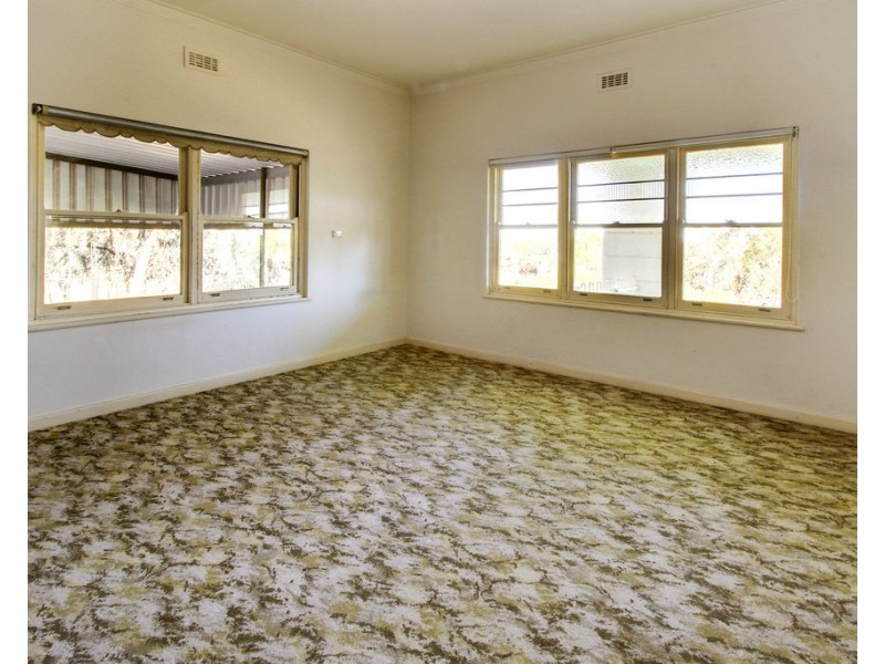 12 PFLAUM TERRACE, Loxton SA 5333