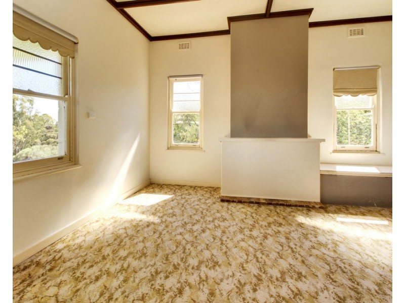 12 PFLAUM TERRACE, Loxton SA 5333