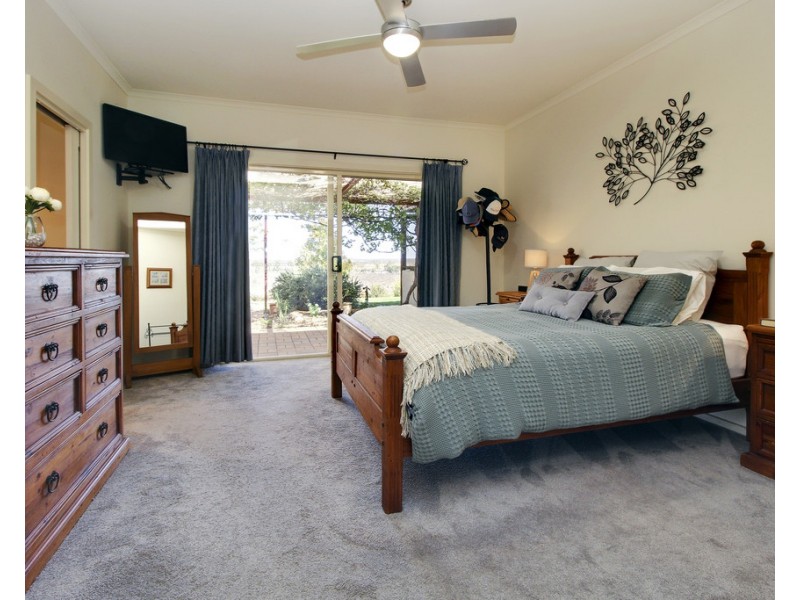 52 WHEATLEY ROAD, Loxton SA 5333