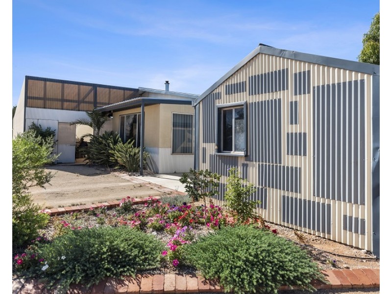 97 Holder Top Road, Waikerie SA 5330