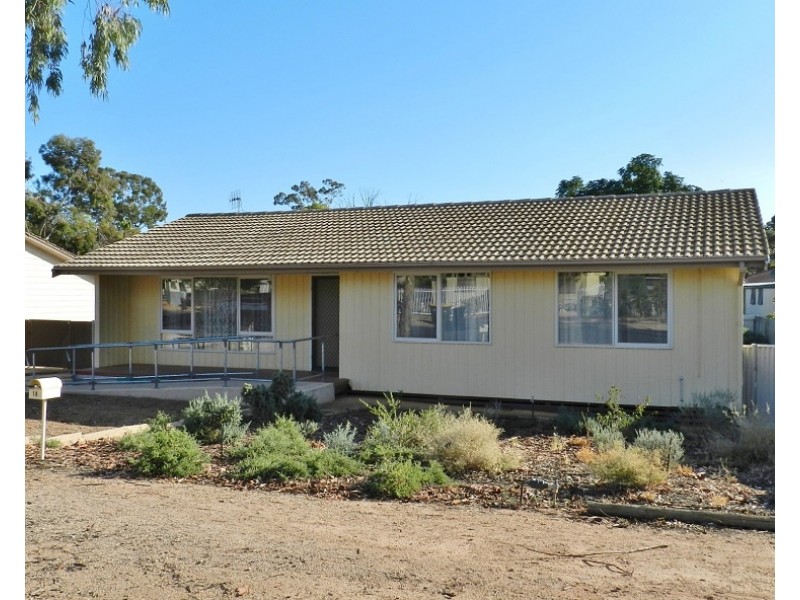 18 Bahnisch Avenue, Berri SA 5343
