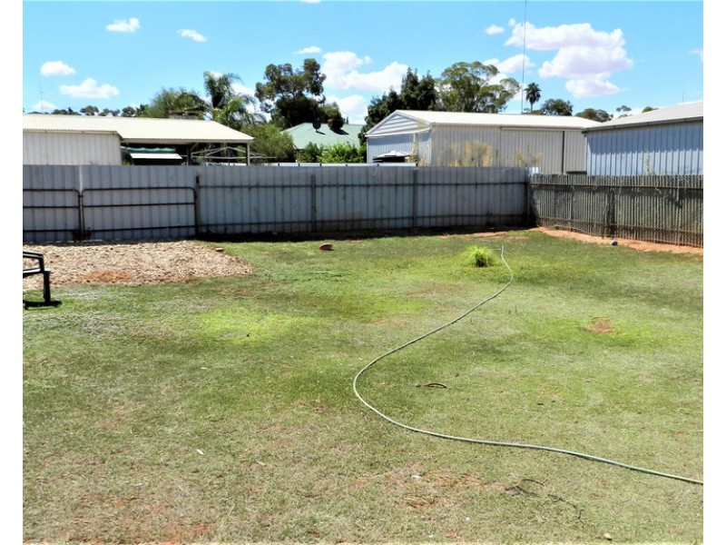 18 Farmer Street, Barmera SA 5345
